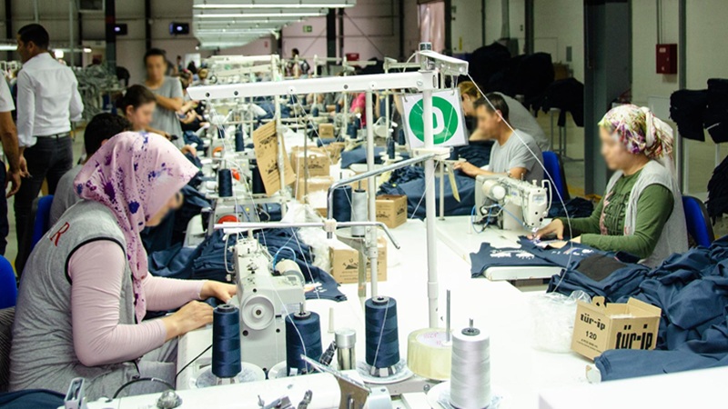 Tekstil ve hazır giyim sektöründe 944 bin 675 işçi çalışıyor.