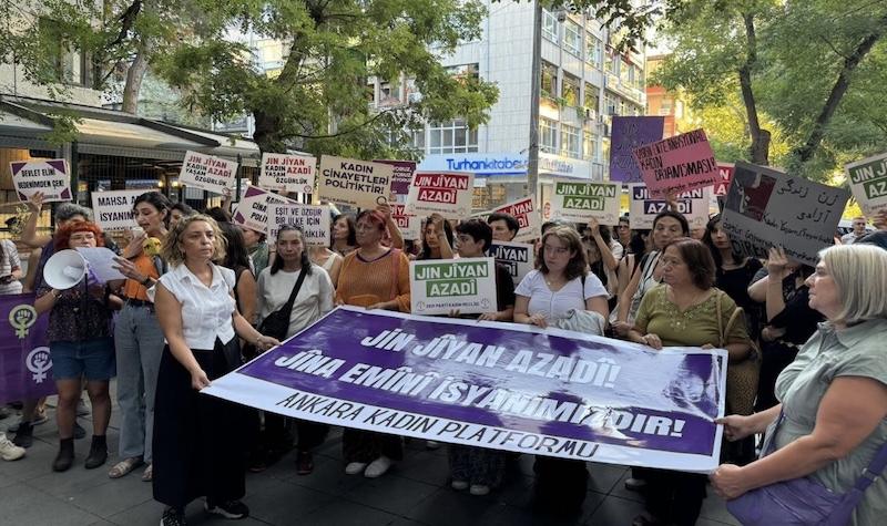 Jina Mahsa Amini’yi anmak için Ankara Kadın Platformu’nun çağrısıyla basın açıklaması gerçekleştirdi