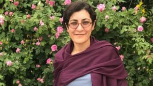 Nagihan’a Gazel: Bozarak Kurmaya, Güzeli Kurtarmaya